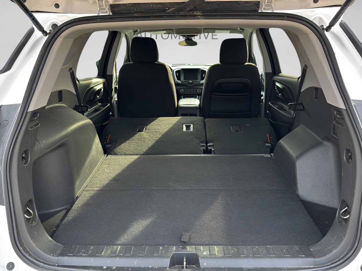 Used 2024 GMC Terrain SLE image 21