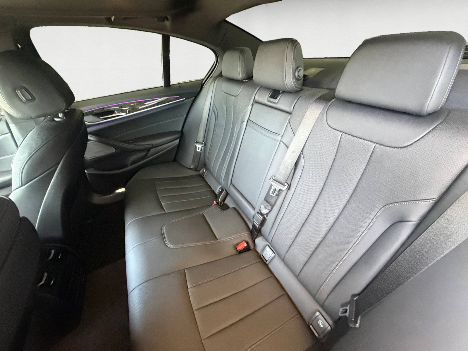 Used 2023 BMW 530i w/ Premium Package RWD image 13