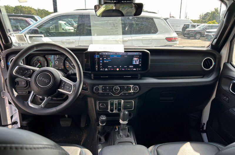Used 2024 Jeep Wrangler High Altitude AWD/4WD image 11
