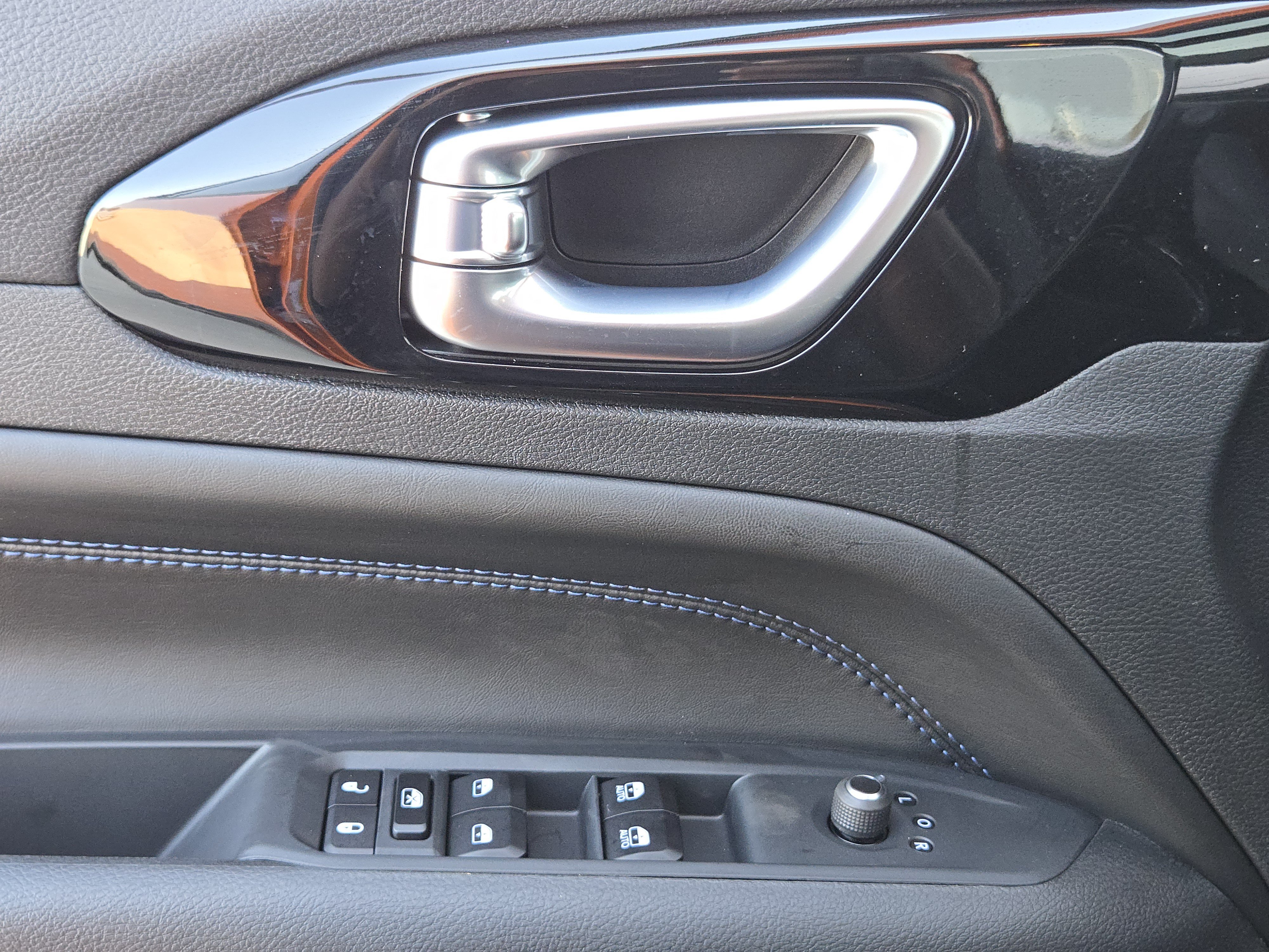 New 2026 Jeep Compass Latitude AWD/4WD image 18
