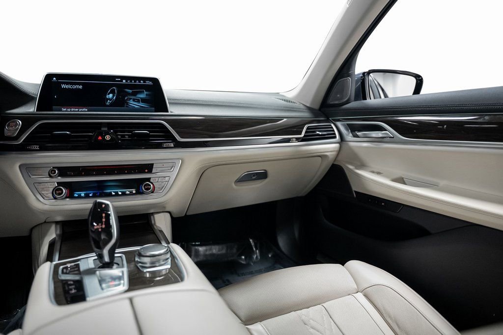 Used 2020 BMW 740i w/ Premium Package image 38