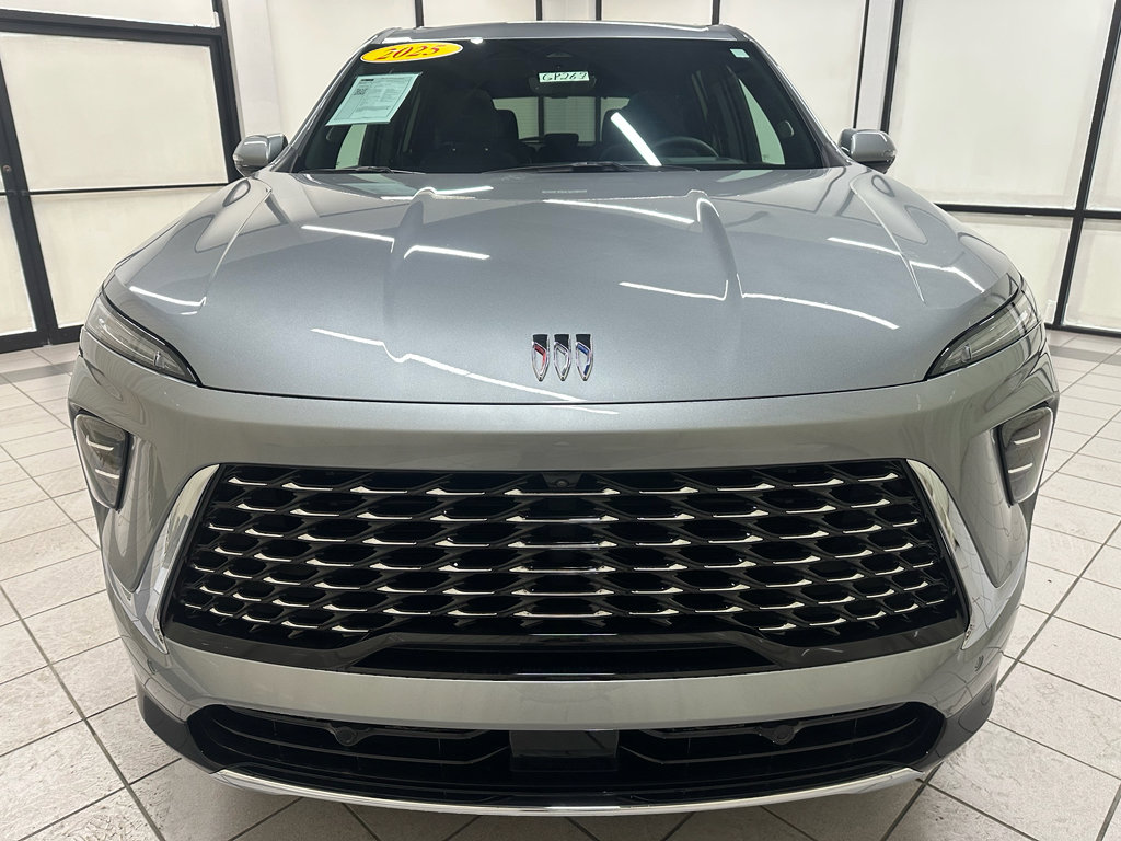 Certified 2025 Buick Enclave Avenir image 12