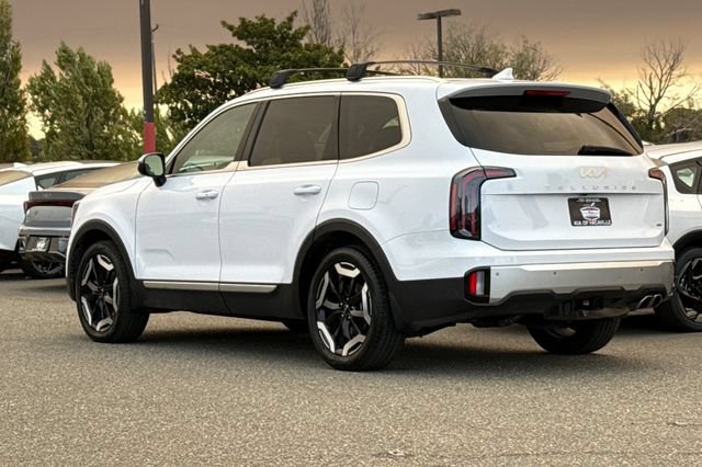 Certified 2024 Kia Telluride EX w/ EX Captain's Chair Package AWD/4WD image 8