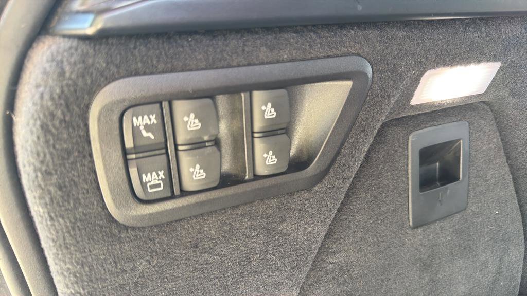 Used 2024 BMW X7 xDrive40i w/ Climate Comfort Package image 19