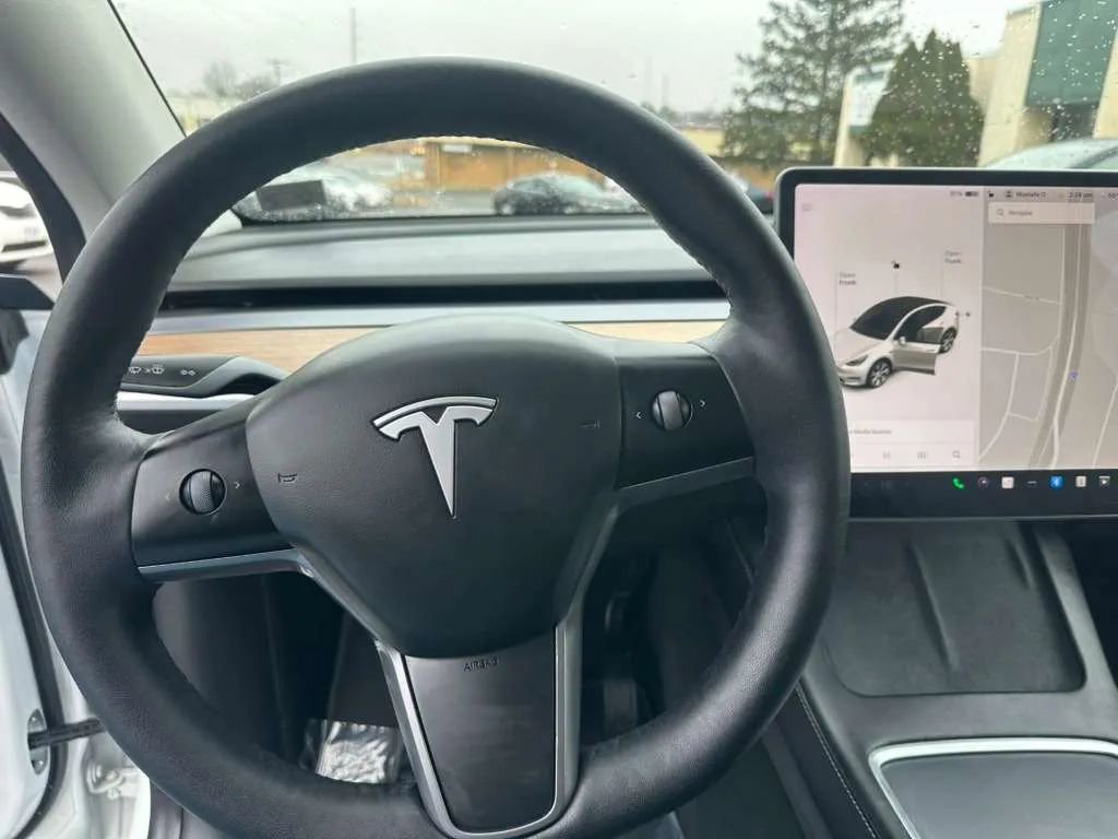 Used 2021 Tesla Model Y Long Range image 26