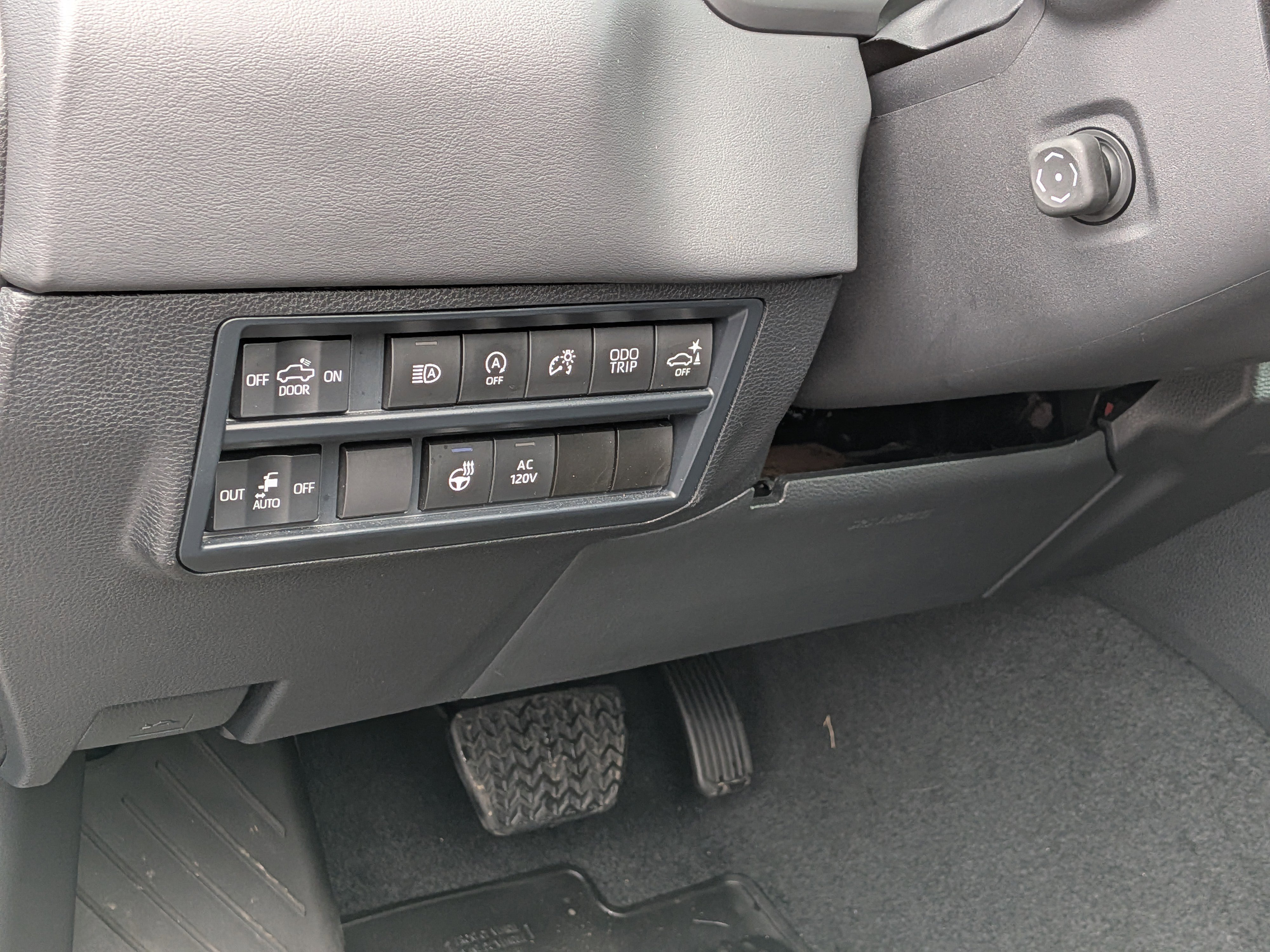 Used 2025 Toyota Tundra Platinum AWD/4WD image 16