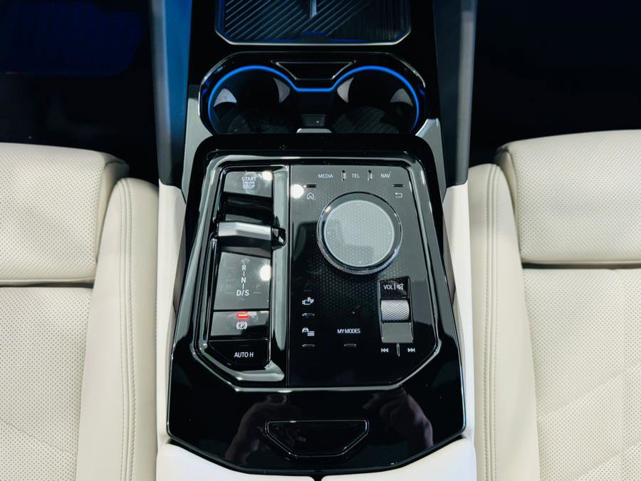 Used 2024 BMW 540i xDrive w/ Premium Package image 30