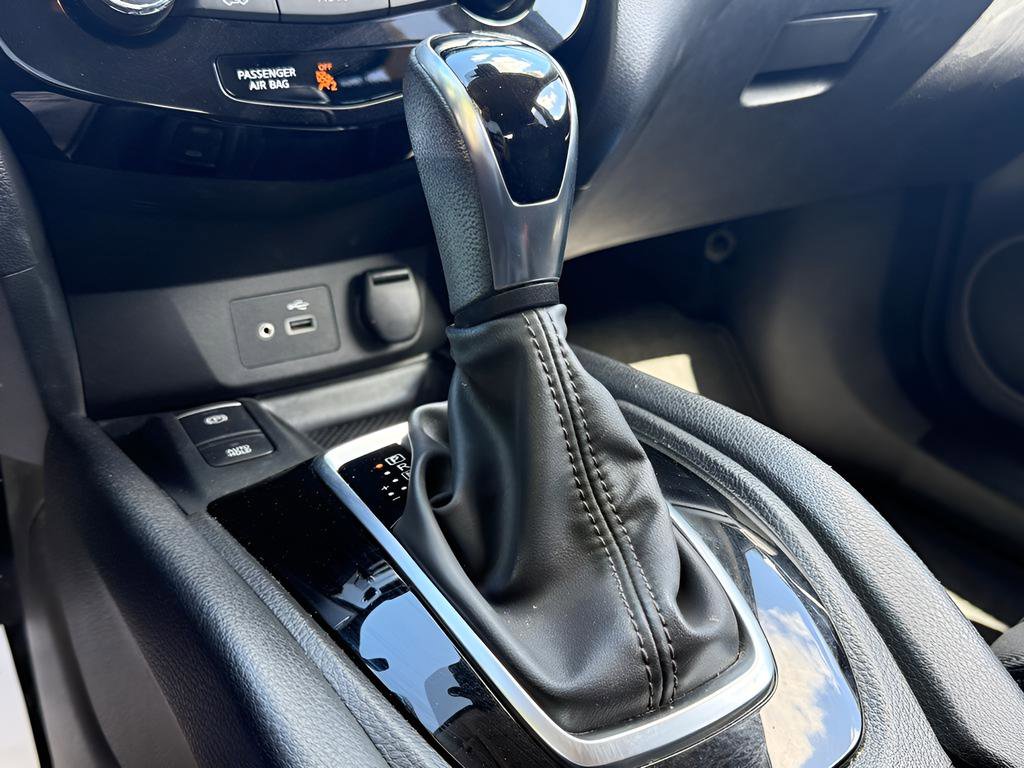 Used 2019 Nissan Rogue SV w/ Premium Package FWD image 30