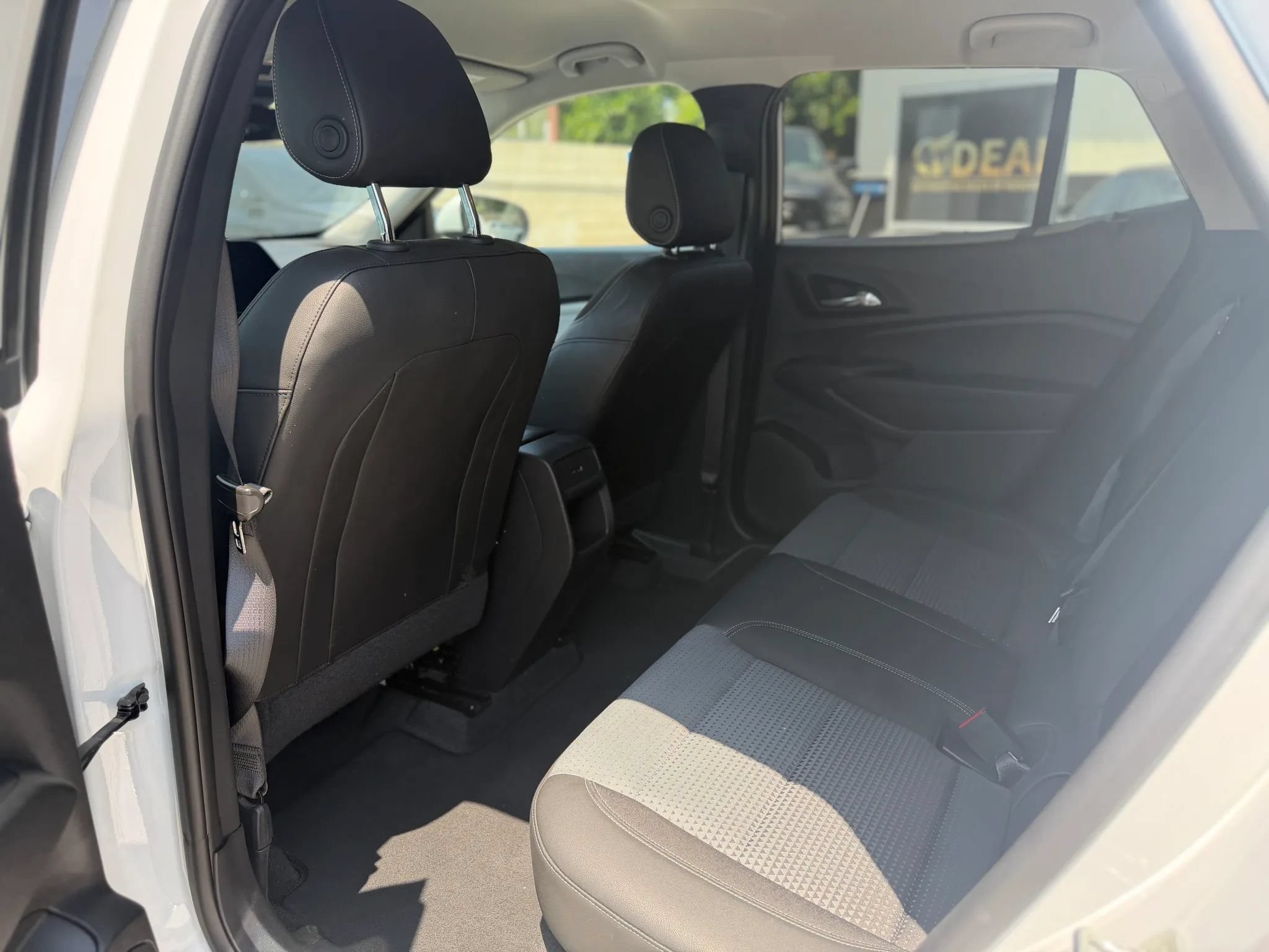 Used 2025 Chevrolet Trax LT FWD image 6