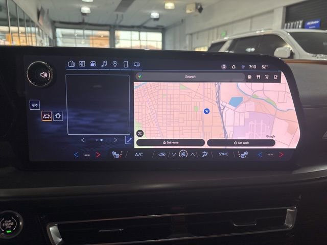 Used 2025 Chevrolet Traverse LT image 23