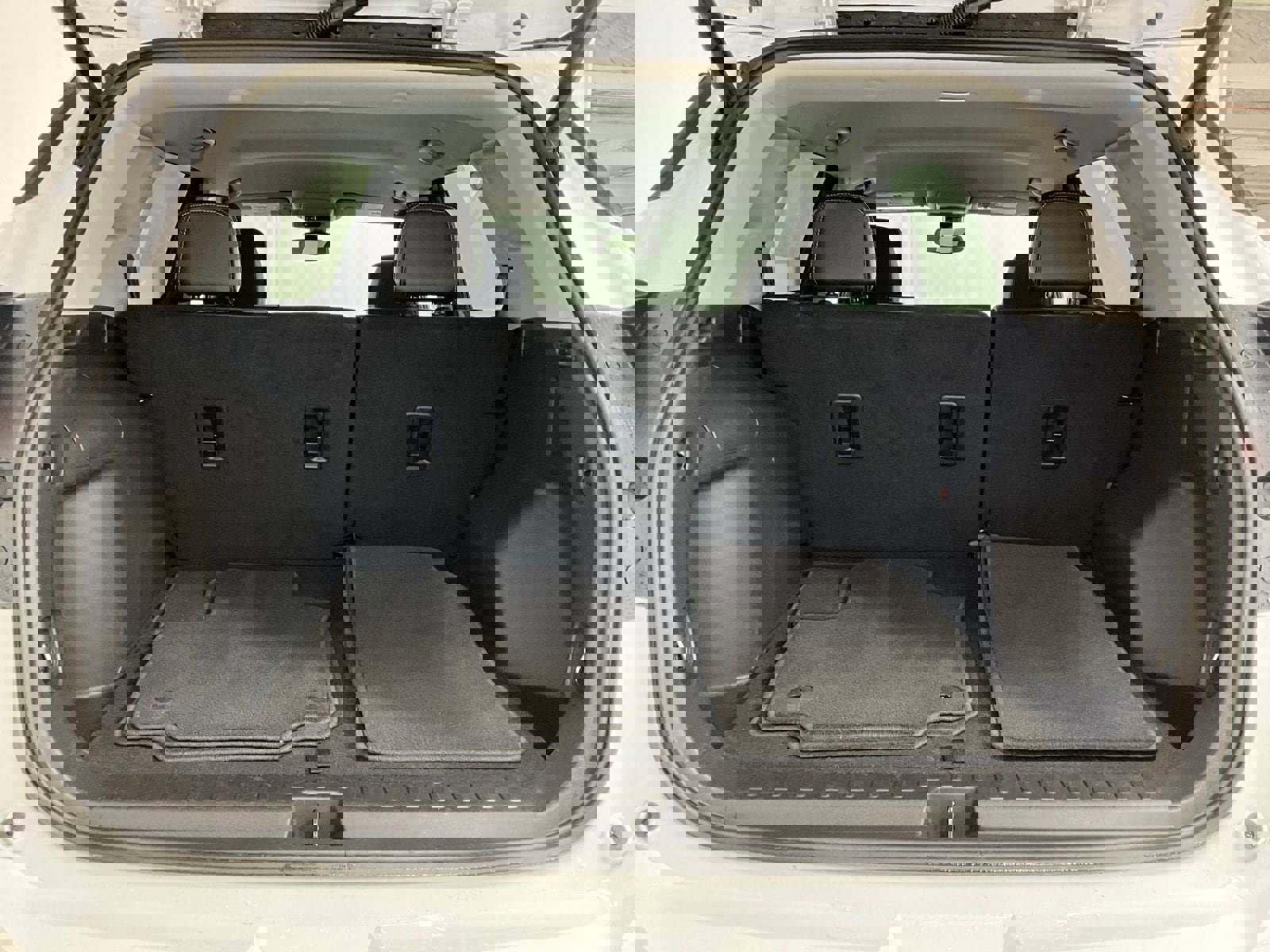 Used 2024 GMC Terrain SLT image 23