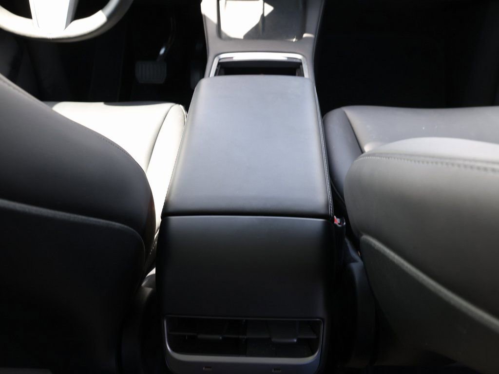 Used 2025 Tesla Model Y Long Range image 29