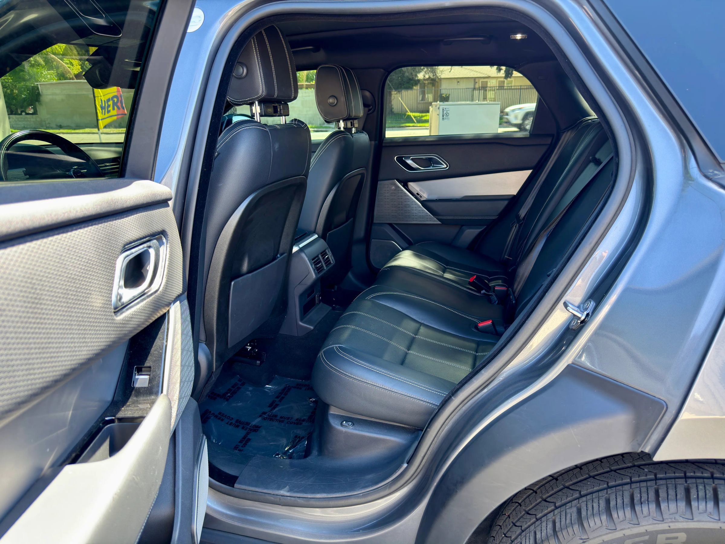 Used 2019 Land Rover Range Rover Velar R-Dynamic SE AWD/4WD image 17