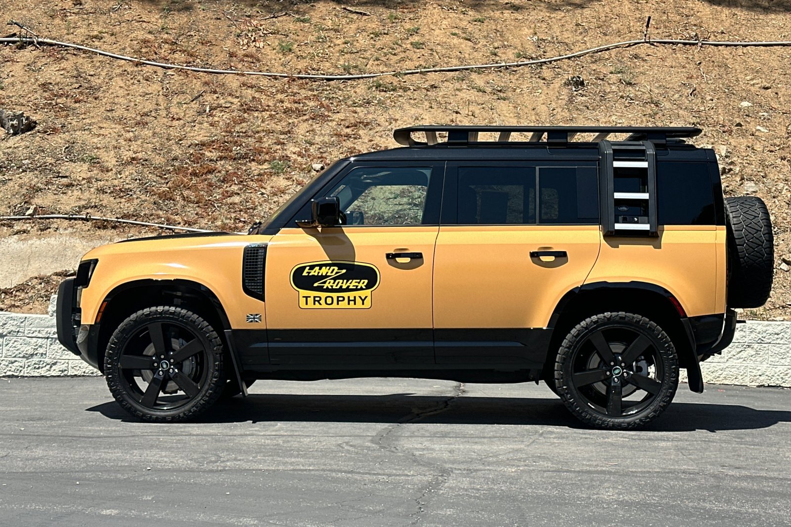 Used 2022 Land Rover Defender 110 Trophy Edition image 7