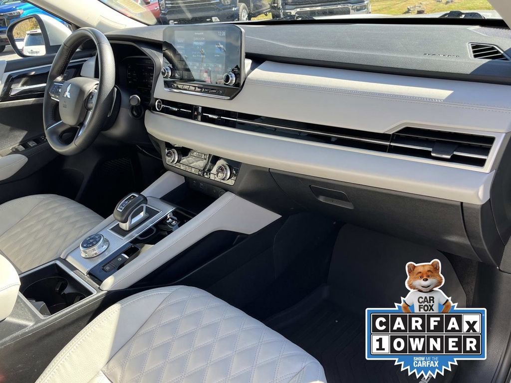 Used 2024 Mitsubishi Outlander SEL image 25