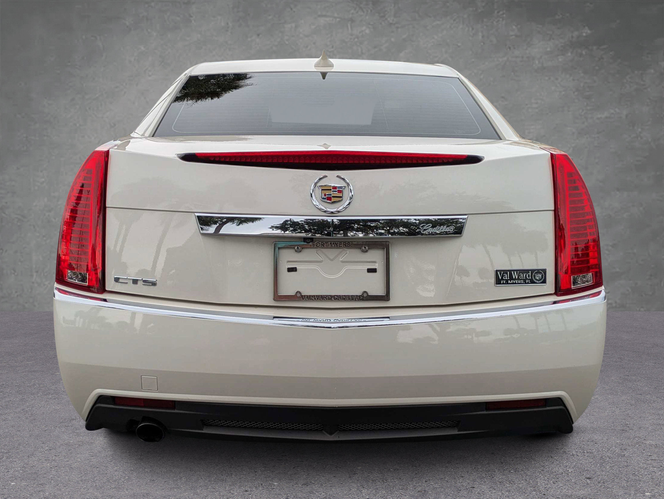 Used 2013 Cadillac CTS Luxury RWD image 3
