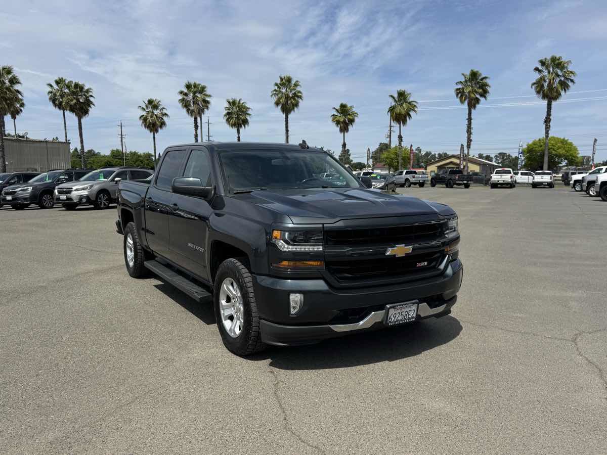 Used 2018 Chevrolet Silverado 1500 LT w/ All Star Edition AWD/4WD image 3