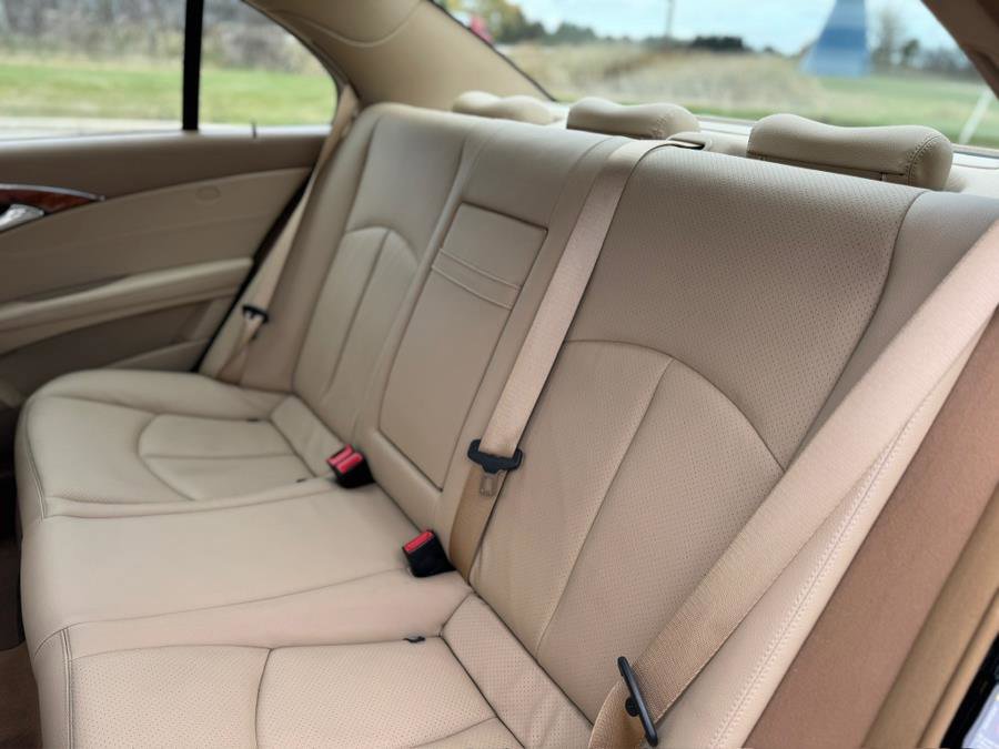 Used 2009 Mercedes-Benz E 350 4MATIC Sedan image 36
