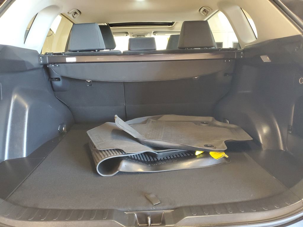 Used 2021 Toyota RAV4 XLE w/ Convenience Package image 8