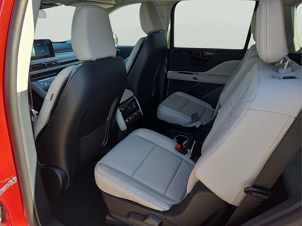 New 2026 Lincoln Aviator 2WD image 10