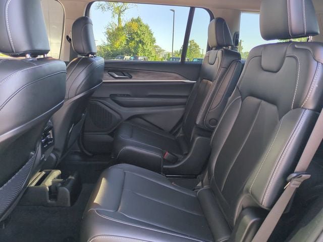 Used 2023 Jeep Grand Cherokee L Limited AWD/4WD image 14