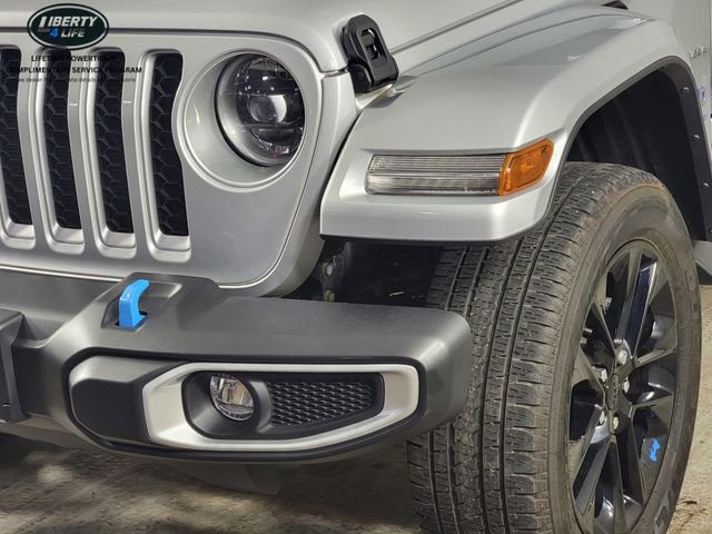 Used 2023 Jeep Wrangler Unlimited Sahara w/ Cold Weather Group AWD/4WD image 9