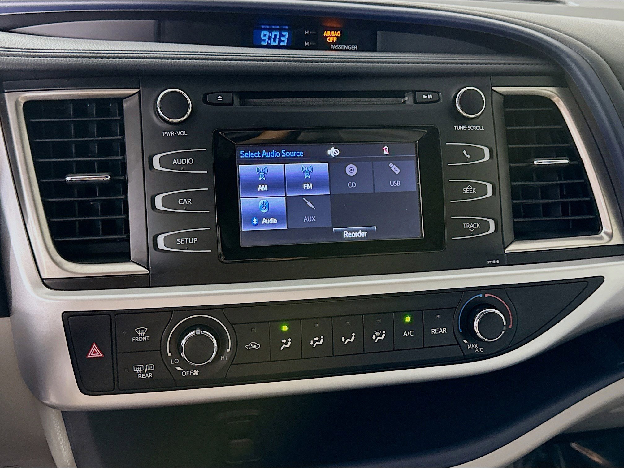 Used 2019 Toyota Highlander LE image 18