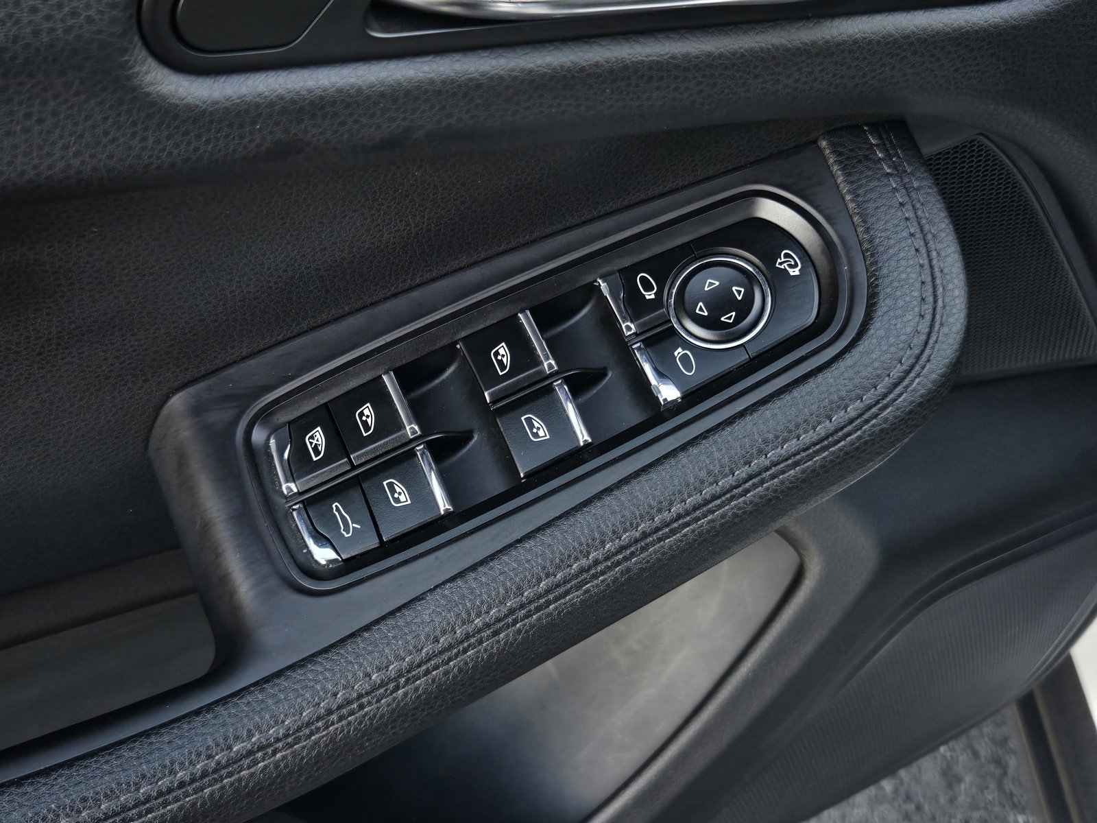 Used 2024 Porsche Macan image 10