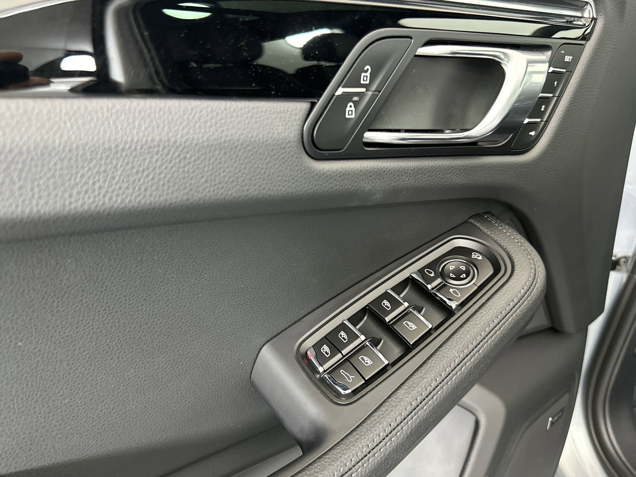 Certified 2025 Porsche Macan image 26