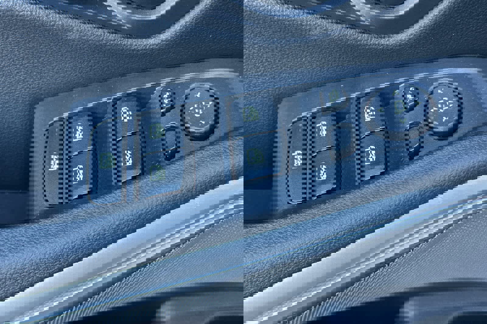 Used 2025 BMW 330i Sedan w/ M Sport Package image 13