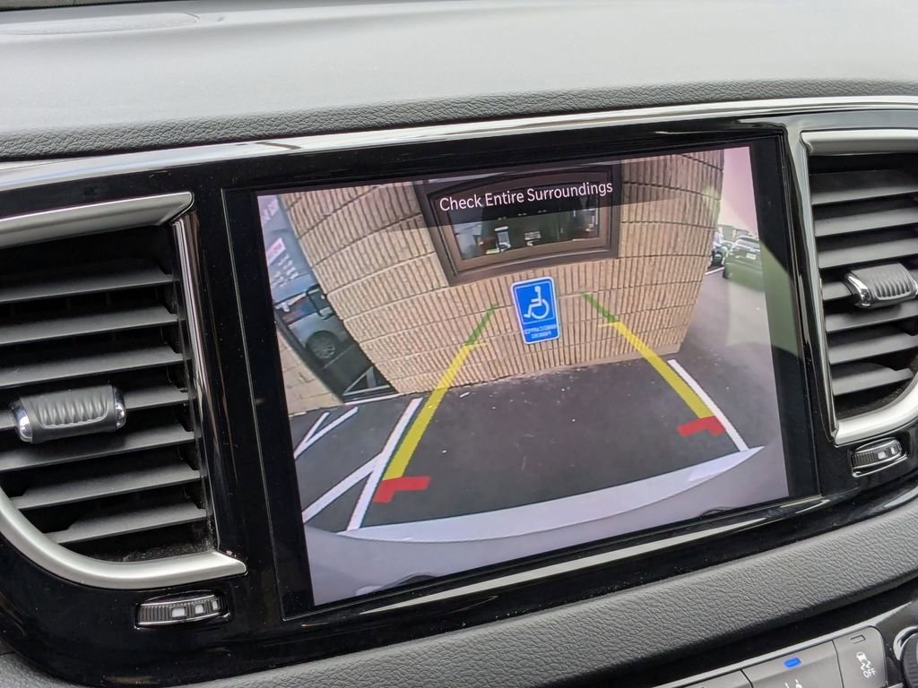 Used 2024 Chrysler Pacifica Touring-L image 23