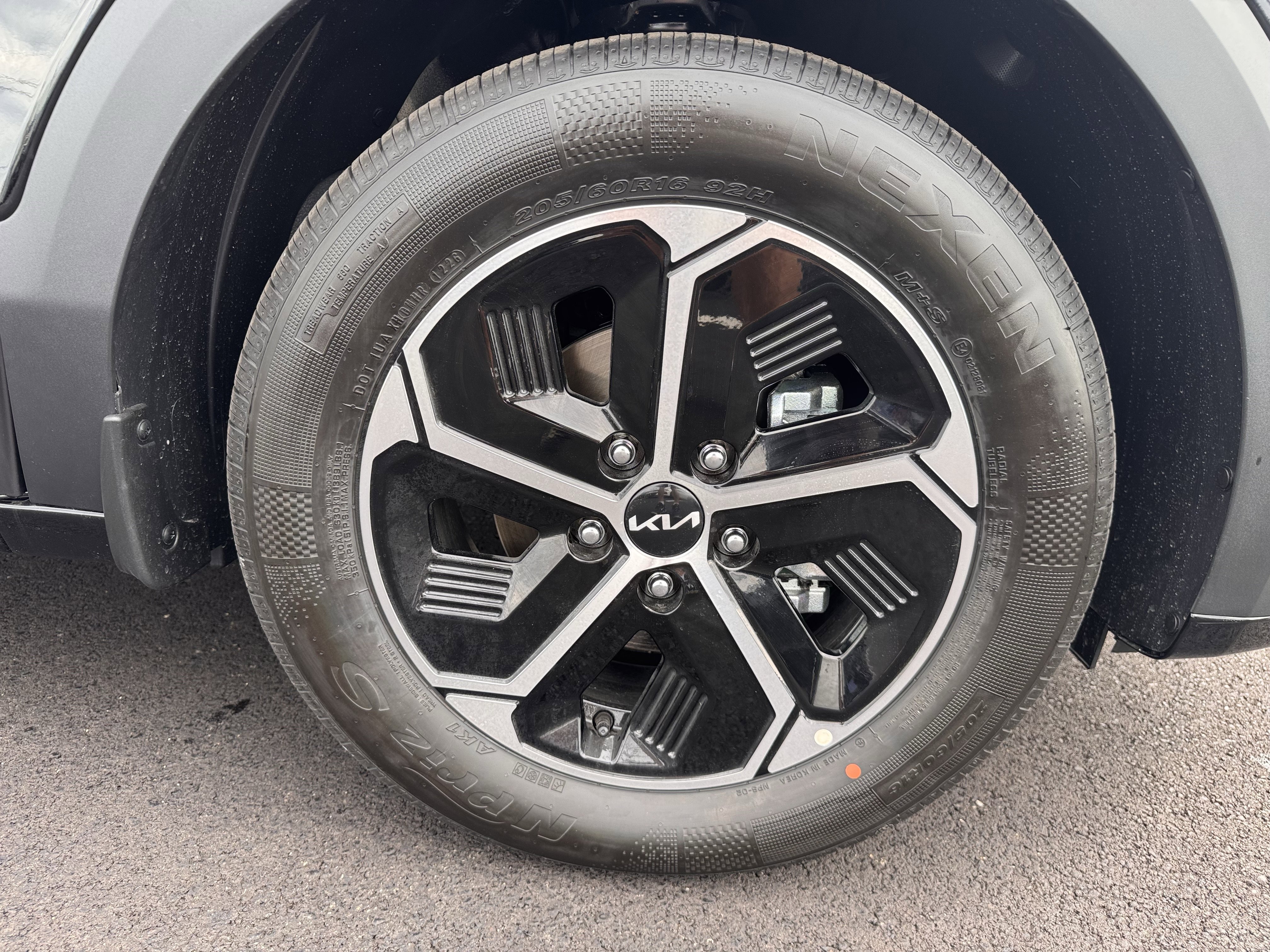 New 2026 Kia Niro EX FWD image 24