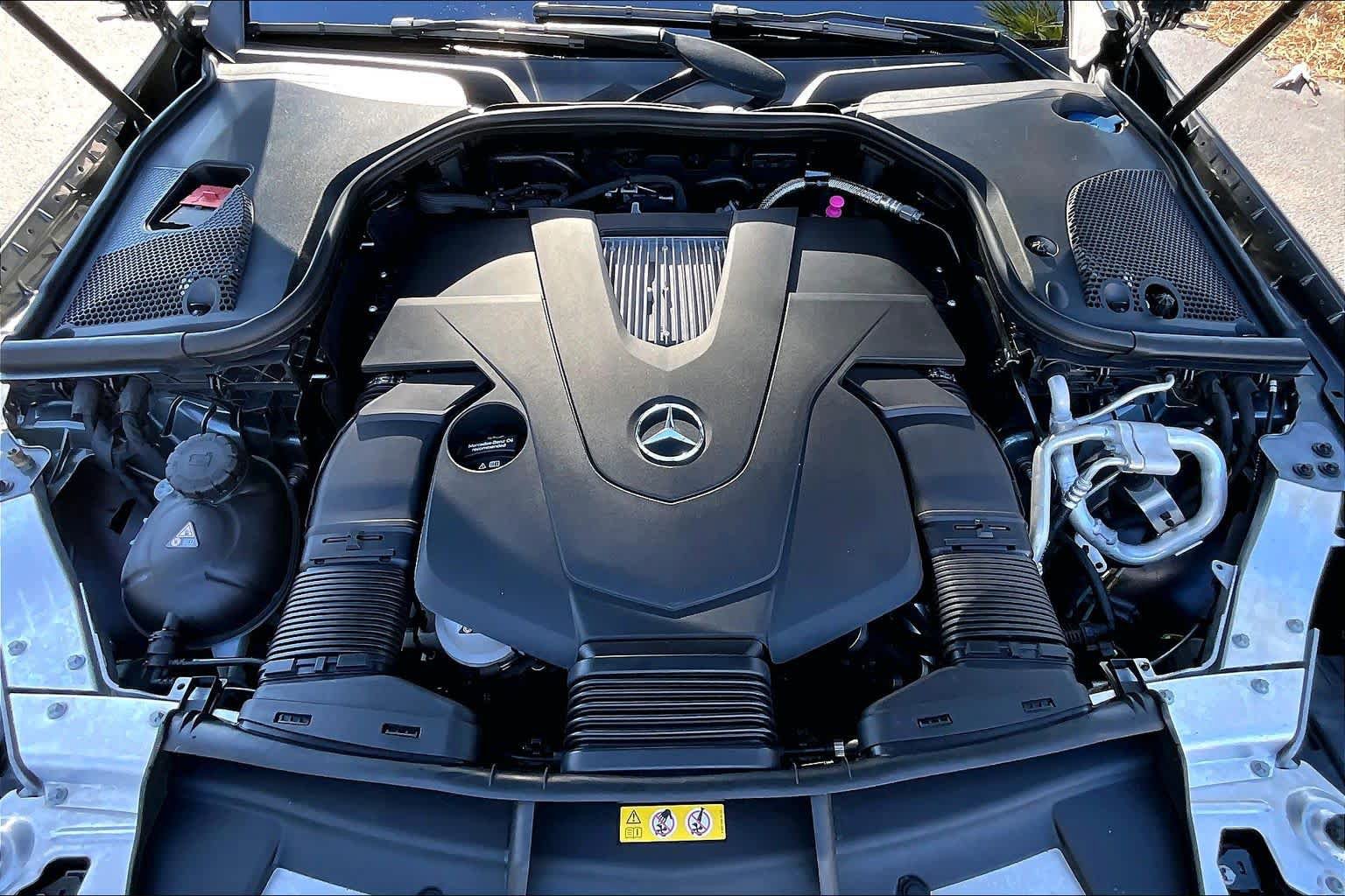 Used 2017 Mercedes-Benz E 400 4MATIC Wagon image 32