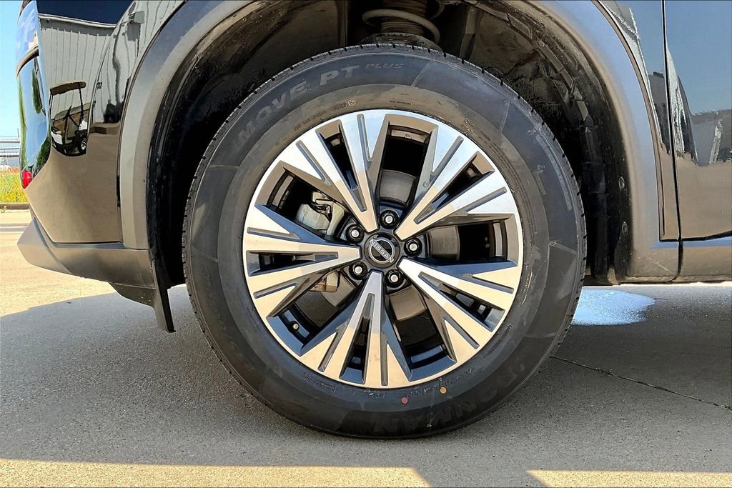 Used 2023 Nissan Rogue SV image 11