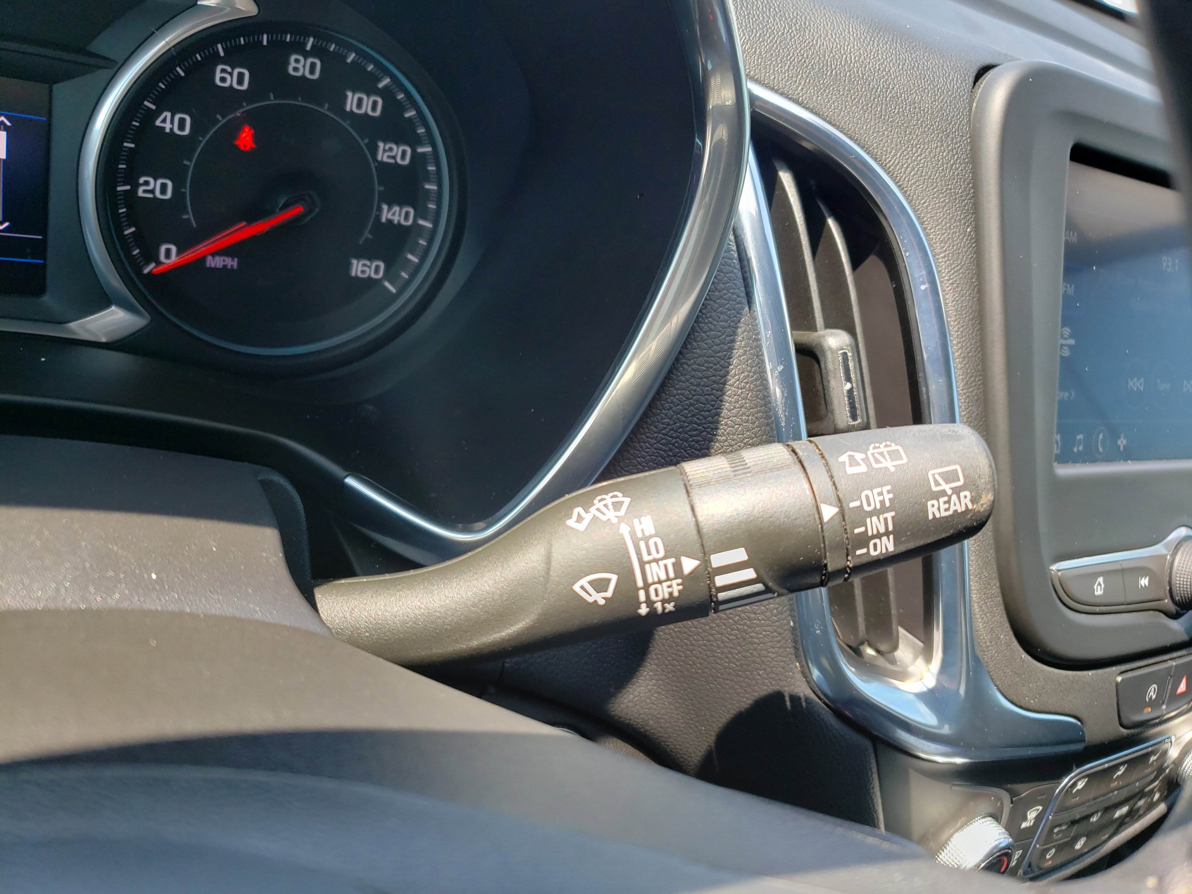 Used 2022 Chevrolet Equinox LT w/ Driver Convenience Package image 19
