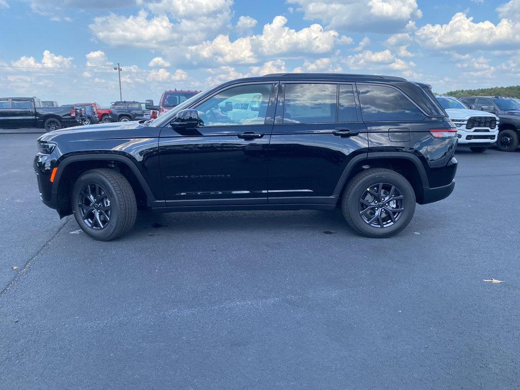 New 2027 Jeep Grand Cherokee Altitude AWD/4WD image 8