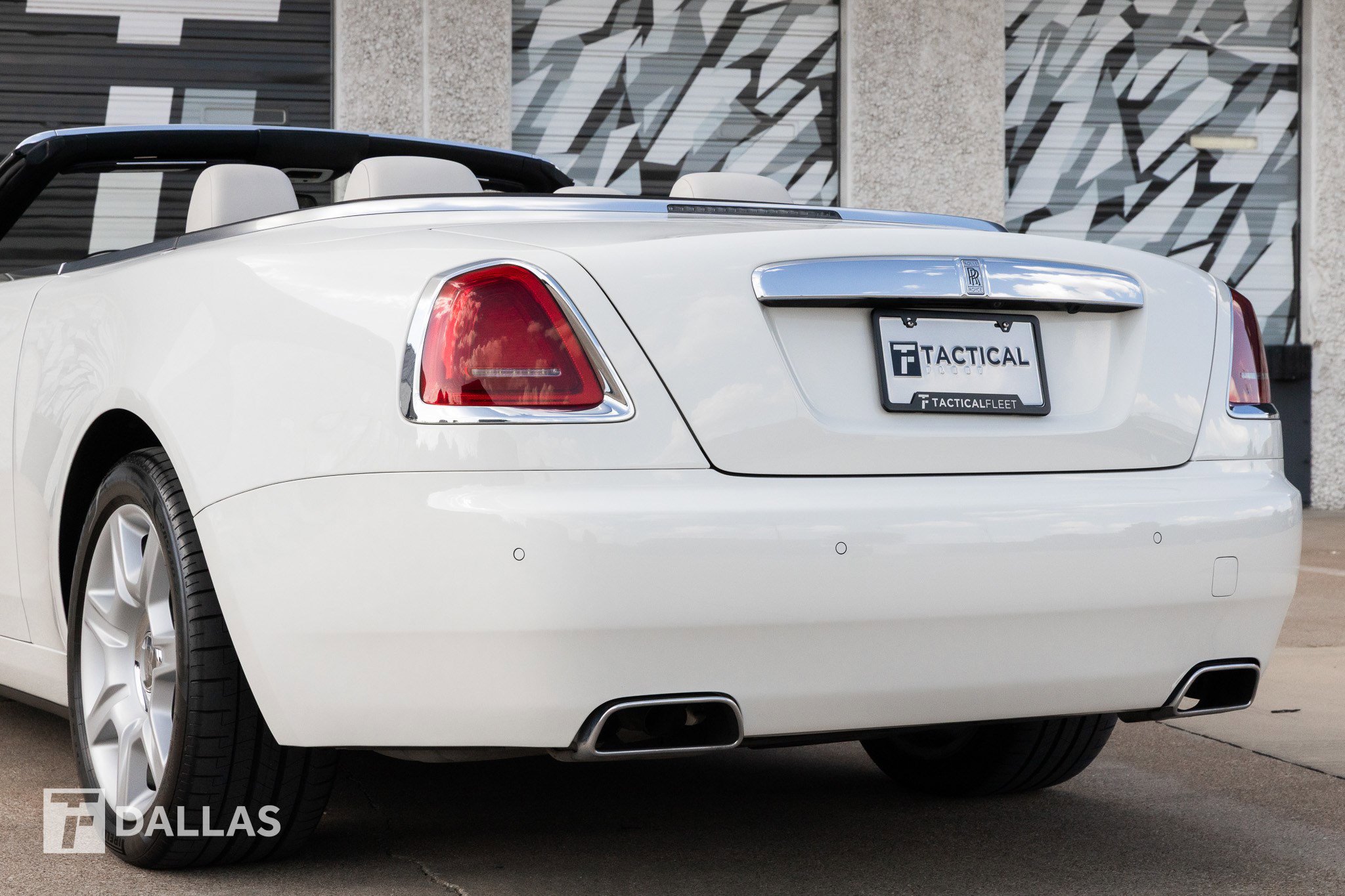 Used 2017 Rolls-Royce Dawn image 15