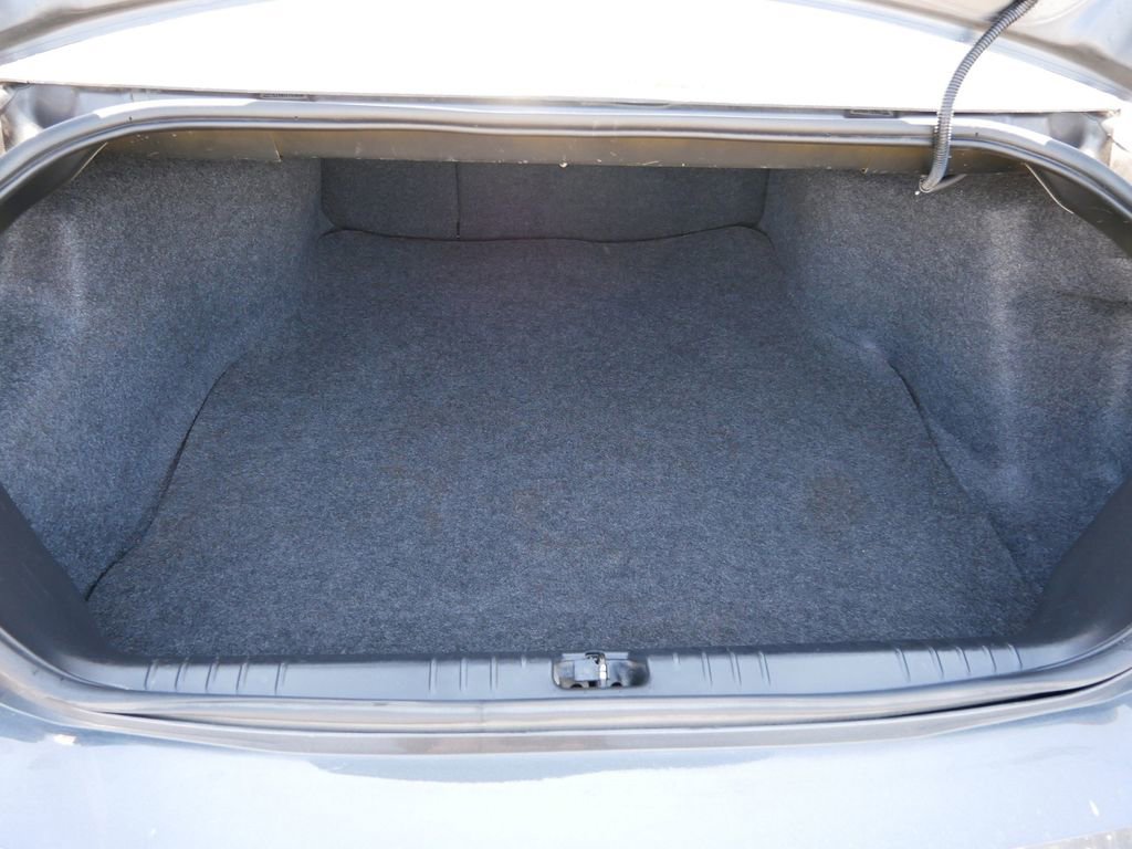 Used 2010 Chevrolet Impala LT w/ Luxury Edition Package FWD image 13