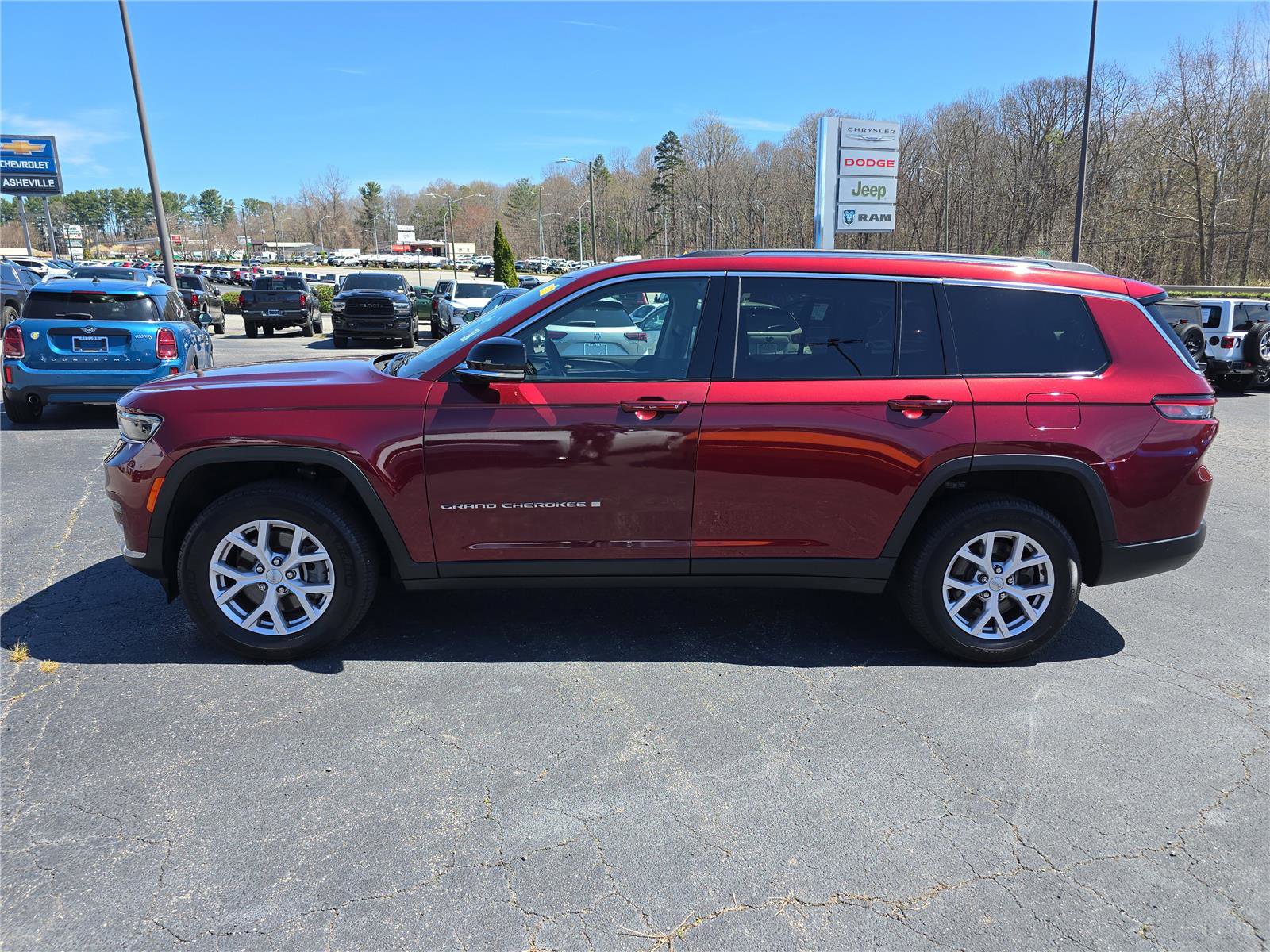 Used 2022 Jeep Grand Cherokee L Limited image 7