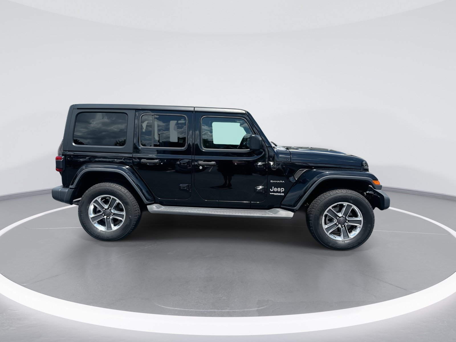 Used 2018 Jeep Wrangler Unlimited Sahara w/ Safety Group AWD/4WD image 10