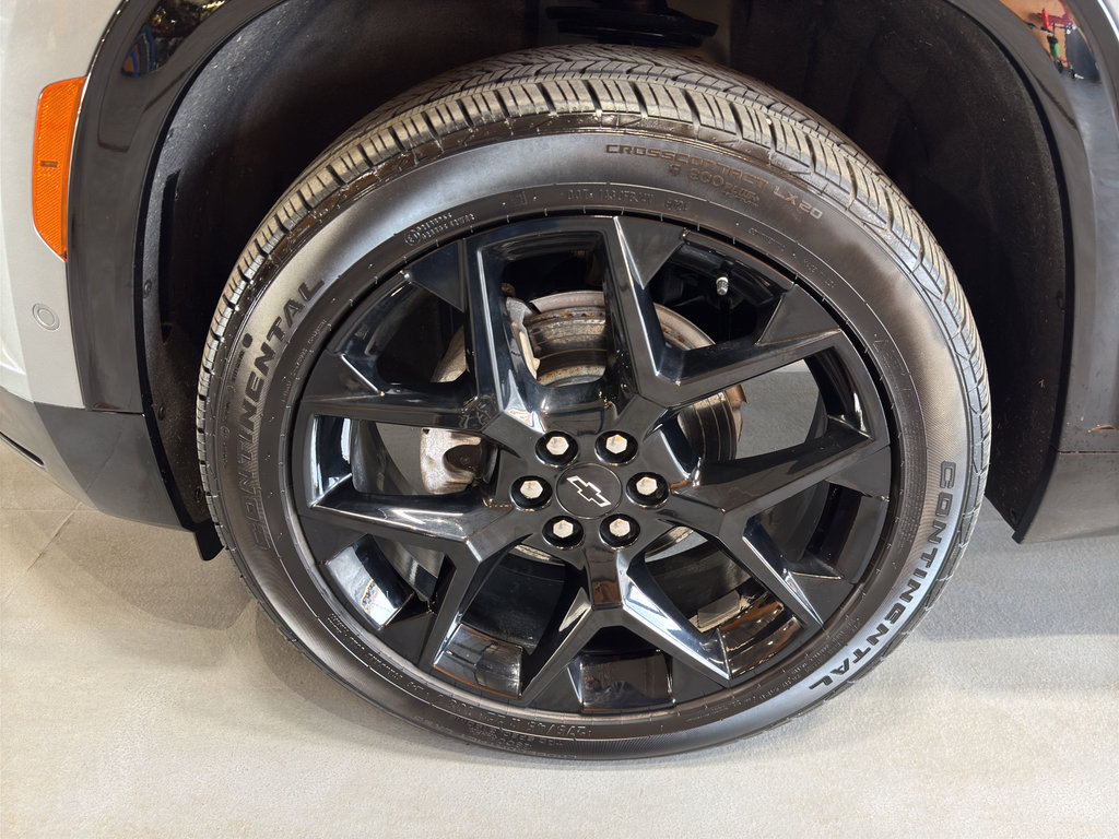 Used 2025 Chevrolet Traverse RS AWD/4WD image 9