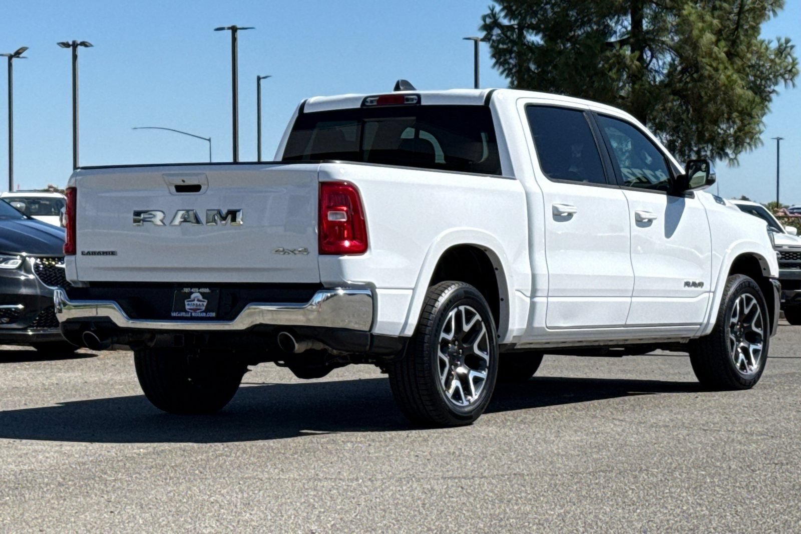 Used 2025 RAM 1500 Laramie AWD/4WD image 6