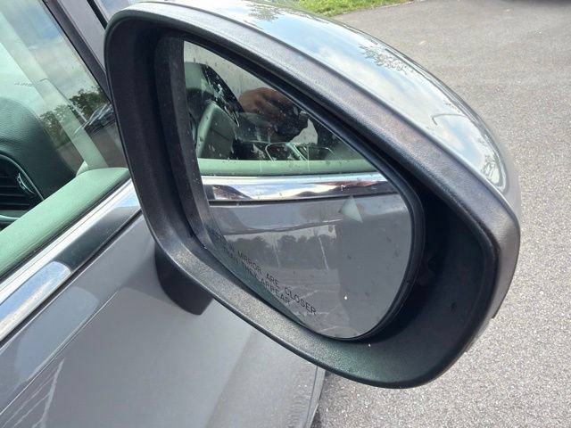 Used 2023 Chrysler Pacifica Touring-L FWD image 6