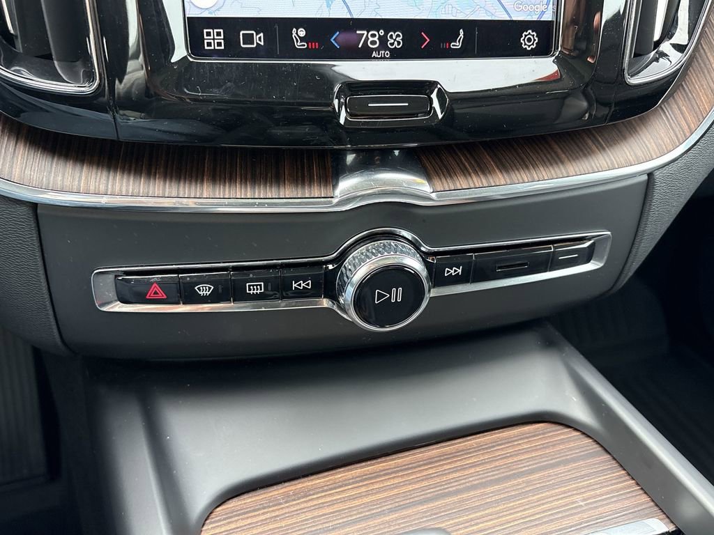 Used 2022 Volvo XC60 B5 Momentum w/ Climate Package image 18