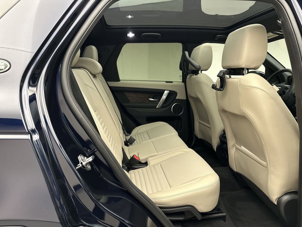 Used 2023 Land Rover Discovery Sport SE image 12