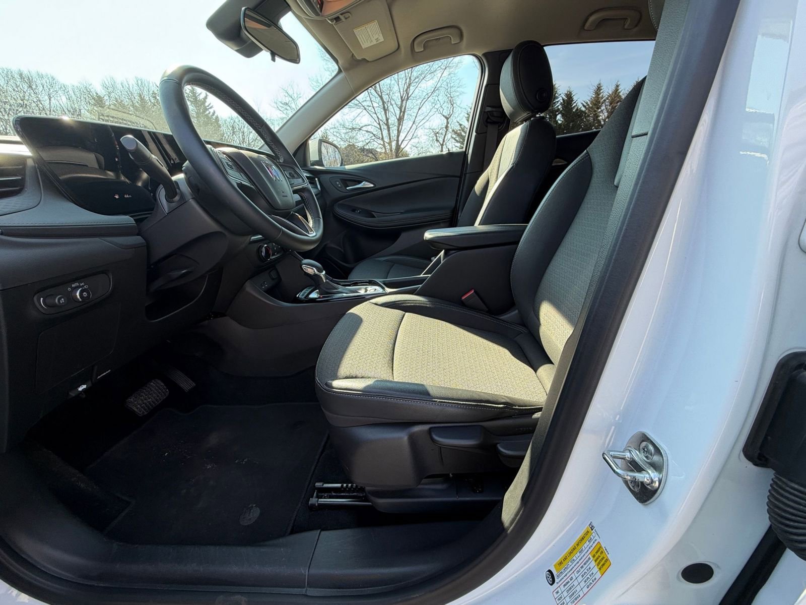 Used 2025 Buick Encore GX Preferred image 25