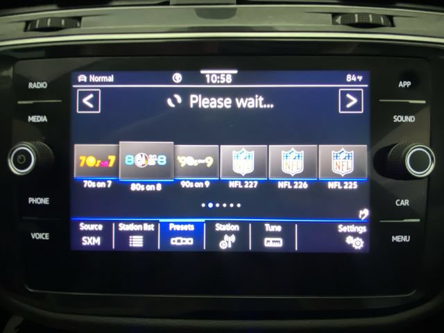 Used 2022 Volkswagen Tiguan SE AWD/4WD image 16