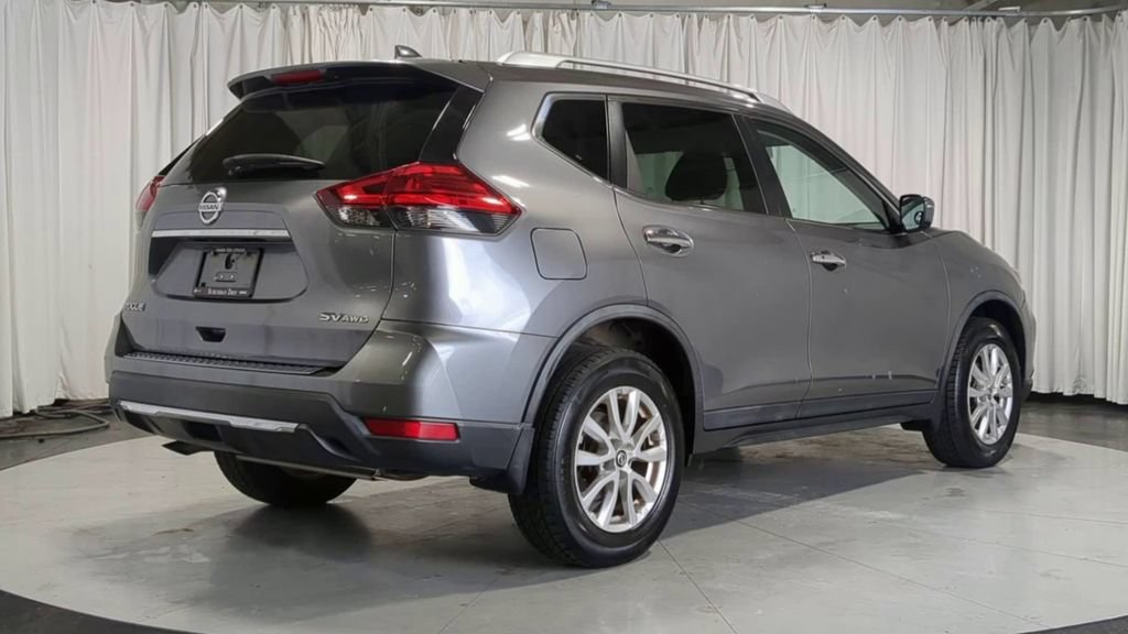 Used 2017 Nissan Rogue SV AWD/4WD image 10