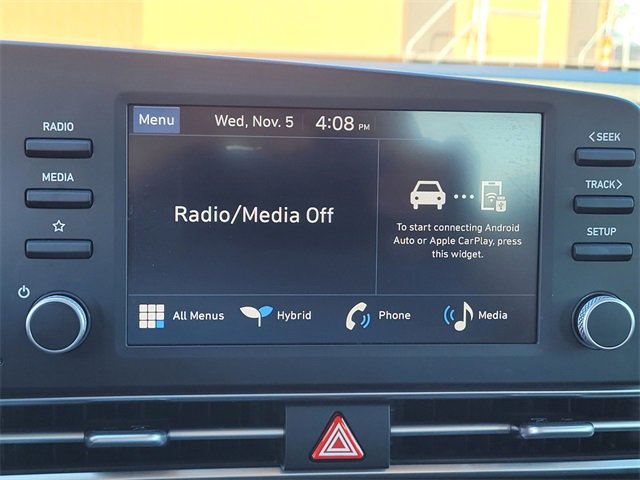 Used 2025 Hyundai Elantra Blue image 21