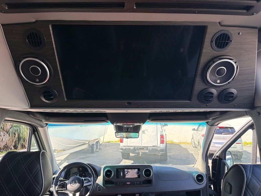 Used 2023 Mercedes-Benz Sprinter 3500 image 31